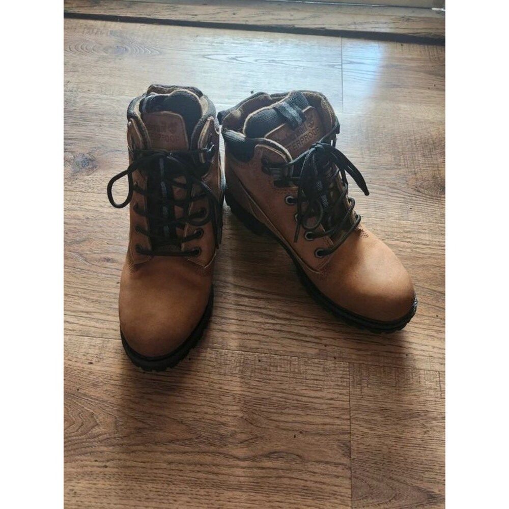 Timberland Men's Size 7 Leather Classic Boots Brown Black Sole Pre-owned